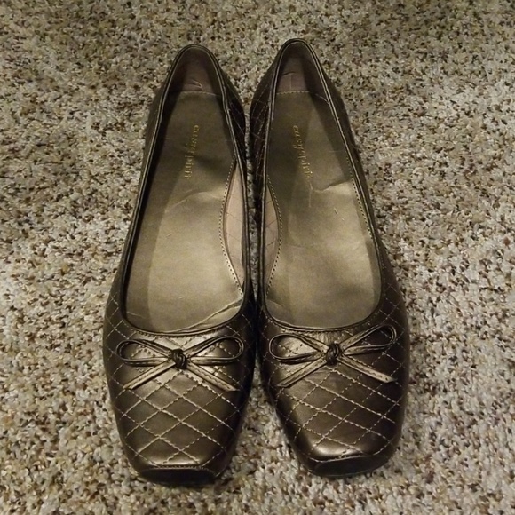 Easy Spirit bronze size 9 1/2 flats - Picture 2 of 3
